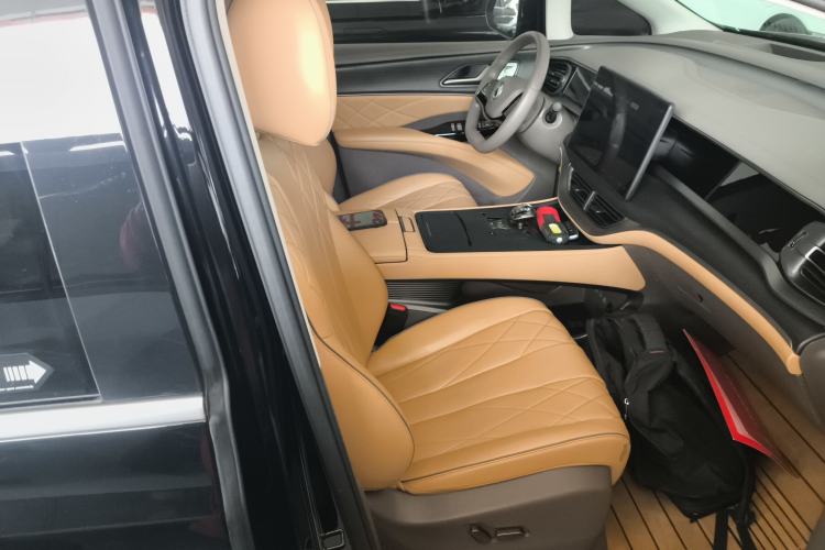 Used Denza D9 2022 DM-i 970 Four-Wheel Drive Prestige Model