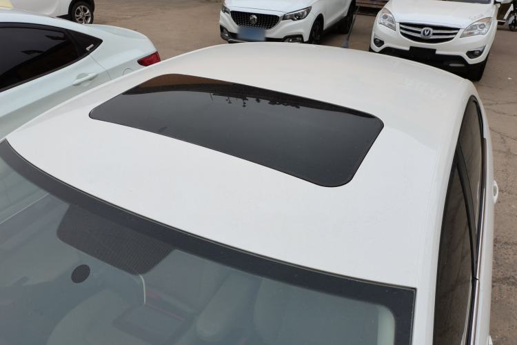 Used Volkswagen Jetta 2015 1.6L Manual Comfort Model Roof