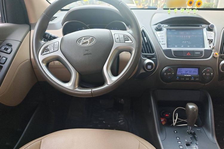 Used Hyundai ix35 2013 2.0L Automatic Two-Wheel Drive Smart GLS China IV Standard