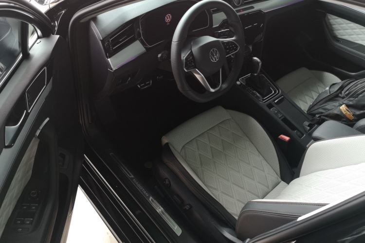 Used Volkswagen Magotan 2025 Revised Version Zhongxiang Edition 330TSI DSG Luxury Trim
