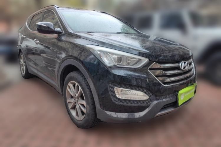 Used Hyundai Santa Fe 2013 2.4L Automatic 4x4 Prestige Edition Front Right 45 Deg