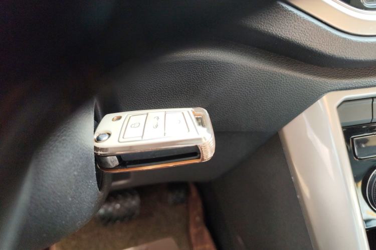 Used Volkswagen T-ROC 2018 280TSI DSG Two-Wheel Drive Advanced Version China V Emission Standard