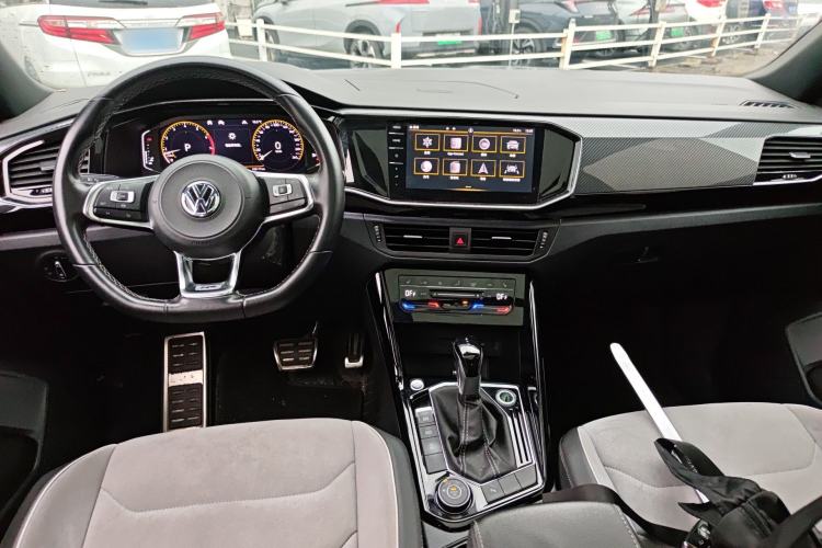 Used Volkswagen Tayron 2020 380TSI All-Wheel Drive R-Line Connected Version Center Console