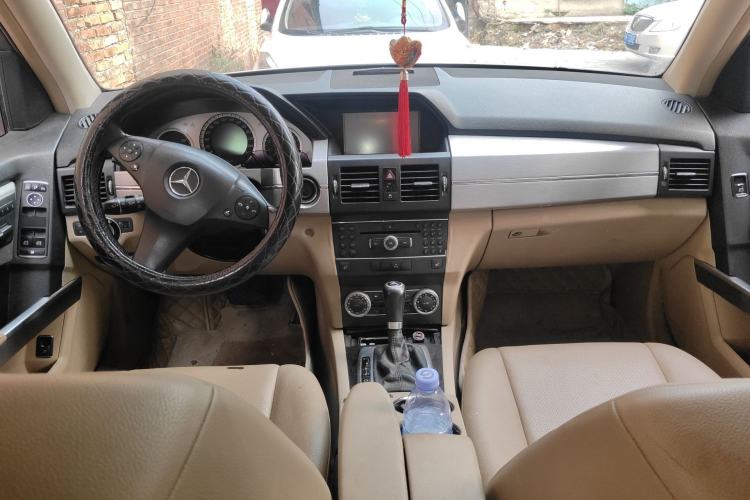 Used Mercedes-Benz GLK-Class 2012 GLK 300 4MATIC Dynamic Edition Center Console