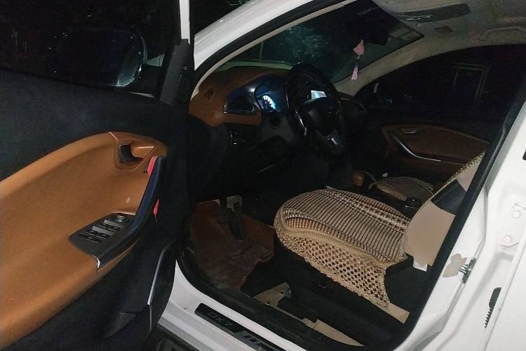 Used Soueast DX7 2015 1.5T Automatic Prestige Model
