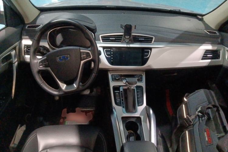 Used Geely Auto Emgrand X7 Sport 2018 1.8TD Automatic Two-Wheel Drive Smart Connect 4G Internet Edition Center Console