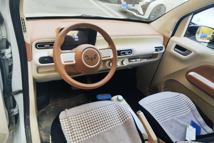 Used Wuling Hongguang MINIEV 2024 3rd Generation 215km Youth Edition Center Console