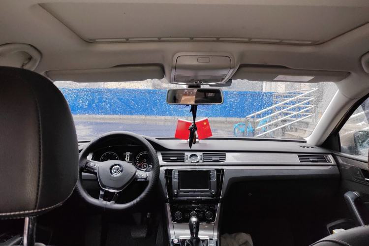 Used Volkswagen Passat 2017 330TSI DSG Luxury Edition Headliner