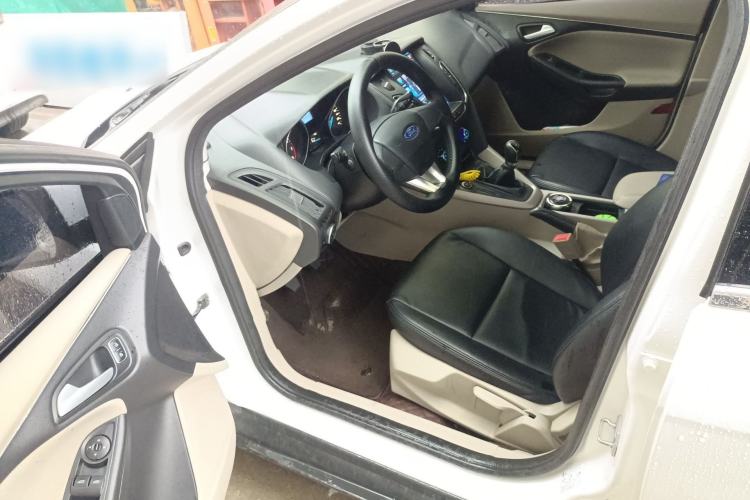 Used Ford Focus 2015 Sedan 1.6L Manual Comfort Model
