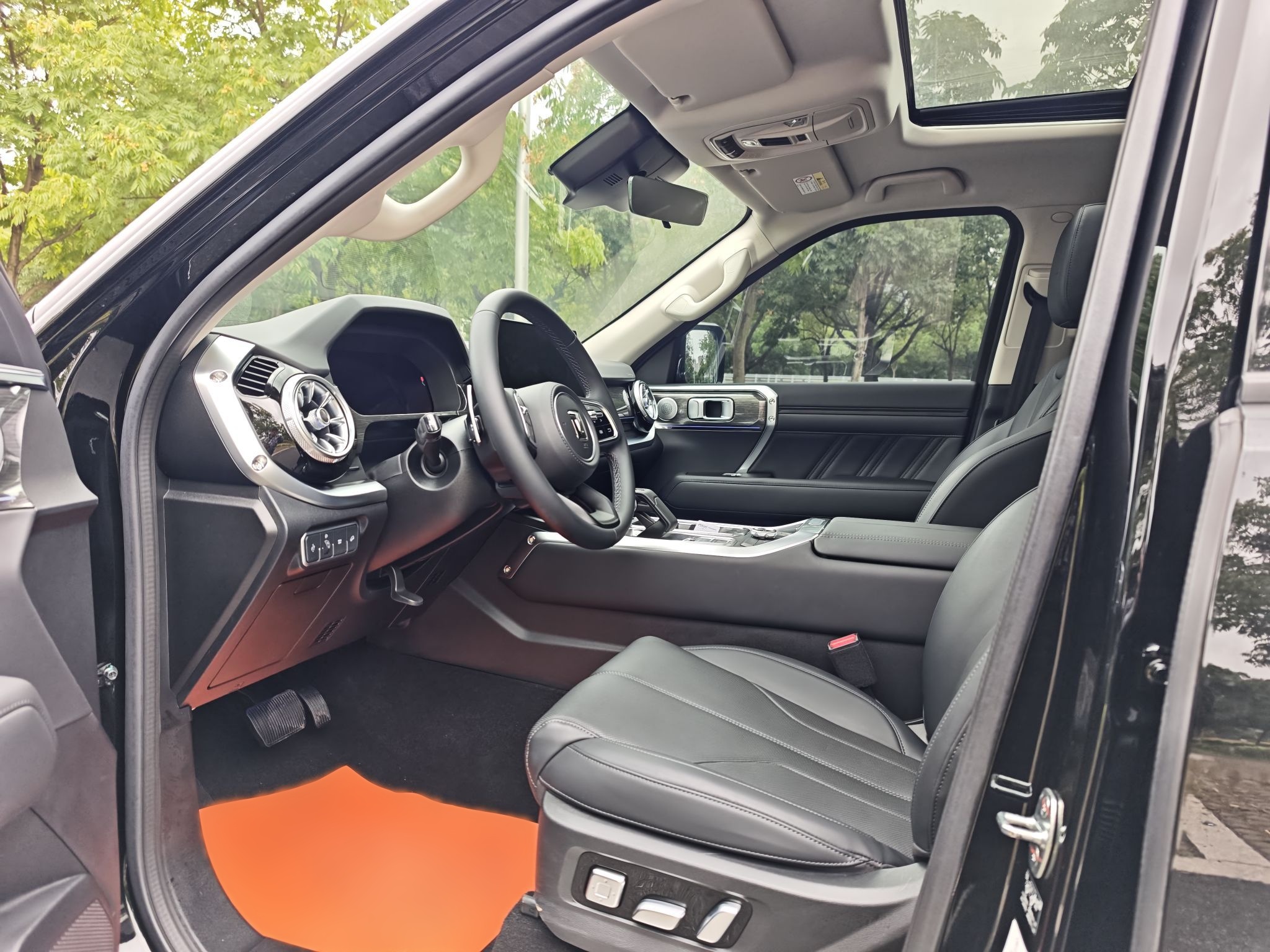 Переднее сиденье в автомобиле