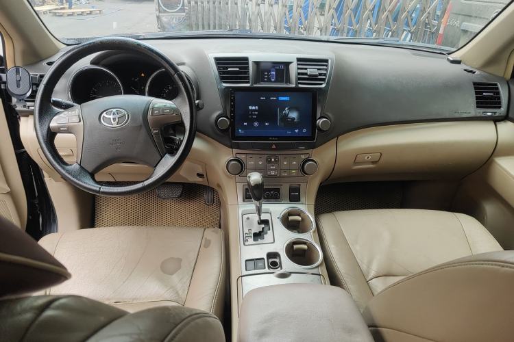 Used Toyota Highlander 2011 2.7L Two-Wheel Drive 7-Seater Luxury Edition
