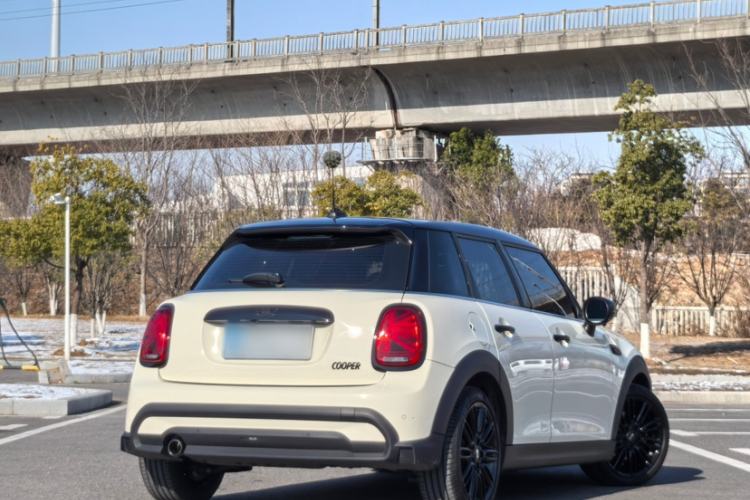 Used MINI MINI 2022 Updated 1.5T COOPER Artist Five-Door Edition