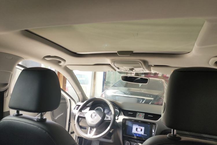 Used Skoda Octavia 2020 1.5L Automatic SmartDrive Luxury Edition Headliner