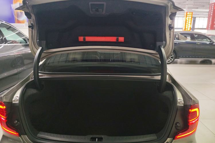 Used Volvo S60 New Energy 2022 T8 eDrive Hybrid All-Wheel Drive Smart Luxury Edition
