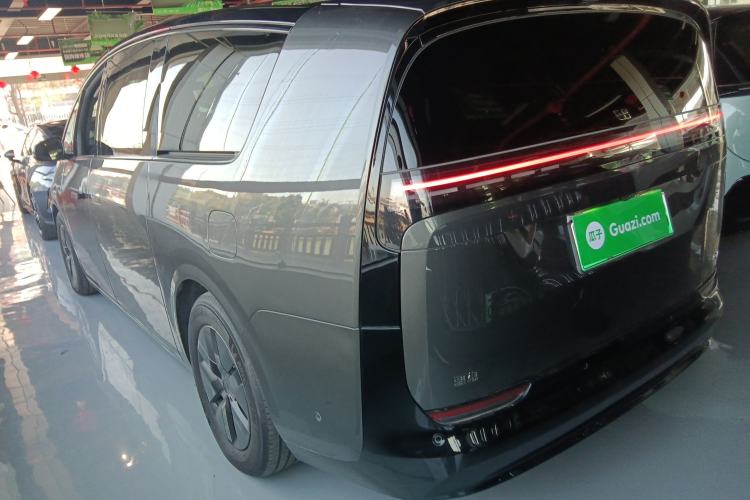 Used Li Auto MEGA 2024 Ultra Model Exterior 3