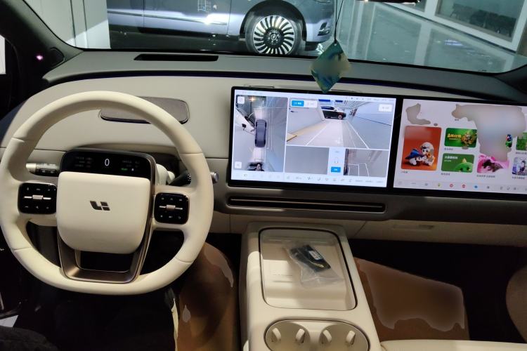 Used Li Auto i6 2025 Model Four-Wheel-Drive Standard Type
