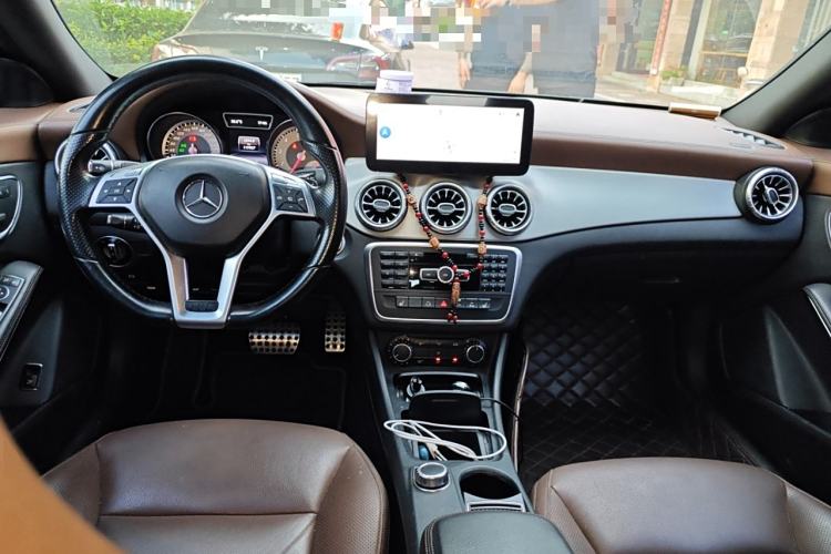 Used Mercedes-Benz CLA 2014 CLA 260 4MATIC Center Console