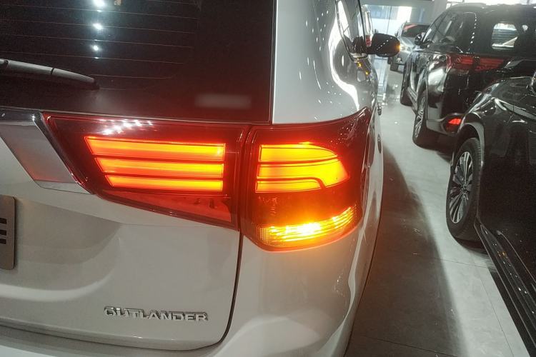 Used Mitsubishi Outlander 2020 2.4L 4x4 Zhi Xiang Edition 5 Seats
