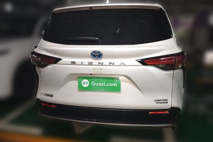 Used Toyota SIENNA 2023 2.5L Hybrid Deluxe Edition Rear