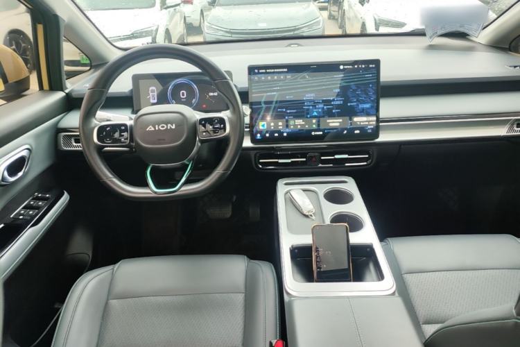 Used AION Y 2022 Plus 70 Smart Edition Center Console