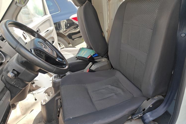 Used Dongfeng Yufeng EM26 2023 Standard Edition 41.472 kWh Henan Lithium Power Left Front Seat