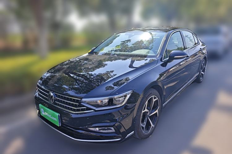 Used Volkswagen Magotan 2025 Revised Version Zhongxiang Edition 330TSI DSG Luxury Trim