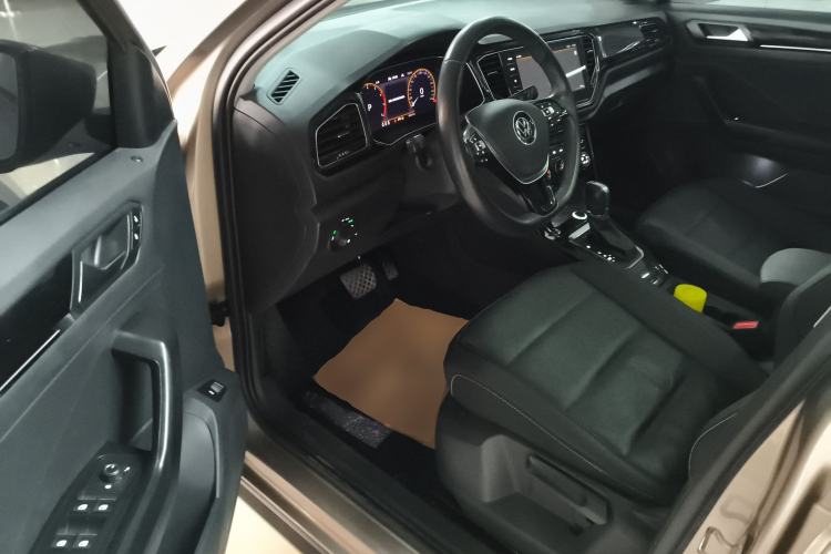 Used Volkswagen T-ROC 2021 280TSI DSG Two-Wheel Drive Comfort Connect Edition