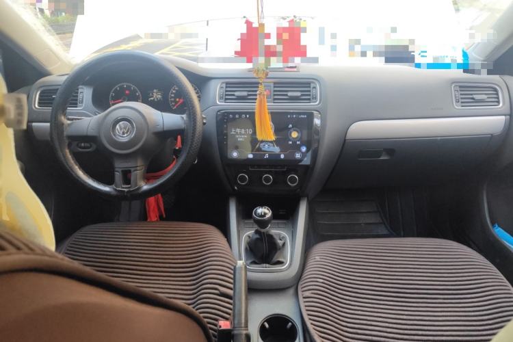 Used Volkswagen Sagitar 2012 1.6L Manual Comfort Model Center Console