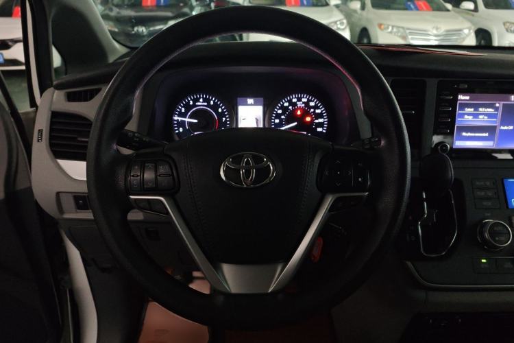 Used Toyota Sienna 2019 3.5L Two-Wheel Drive LE Trim 7 Seats U.S. Specification
