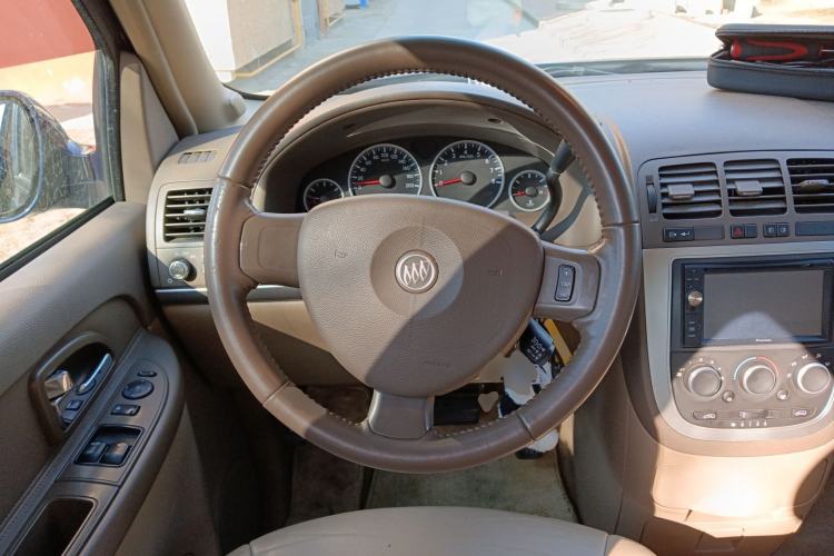 Used Buick GL8 2011 2.4L LT Executive Edition
