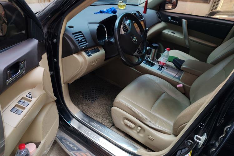 Used Toyota Highlander 2012 2.7L Two-Wheel Drive 7-Seater Luxury Edition
