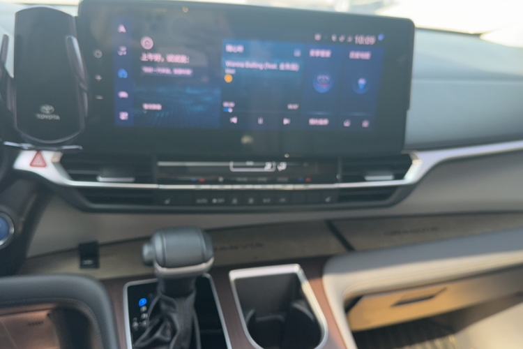 Used Toyota Granvia 2024 2.5L Hybrid Prestige PLUS Edition Interior 4