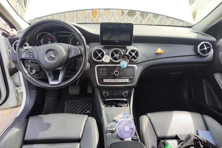 Used Mercedes-Benz GLA 2018 GLA 200 Fashion Model Center Console
