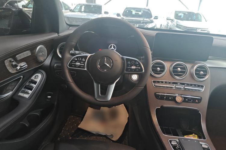 Used Mercedes-Benz GLC 2022 Second Facelift GLC 260 L 4MATIC Luxury Edition Steering Wheel