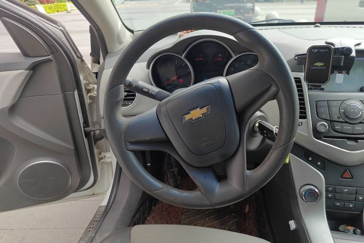 Used Chevrolet Cruze 2013 1.8L SE AT Steering Wheel