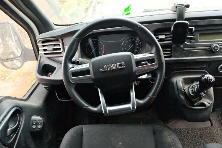 Used JMC Fushun 2023 2.0T Manual Short-Wheelbase Mid-Height Commercial Multi-Purpose 5-Seater Passenger Vehicle
