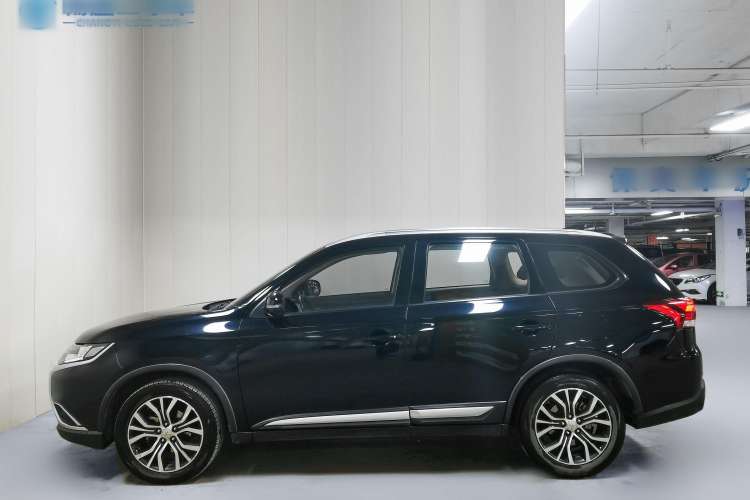 Used Mitsubishi Outlander 2017 2.0L Two-Wheel Drive Glory Edition 5 Seats