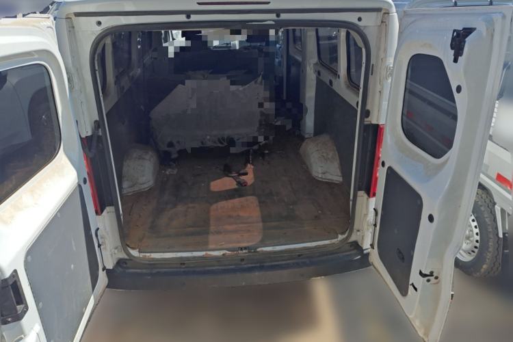 Used Wuling Yangguang 2024 300KM Comfort Version Passenger Van 75kW