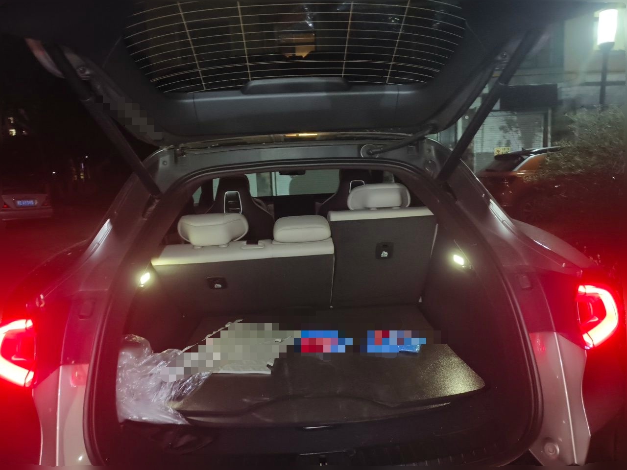 Xiaomi Auto YU7 2025 Ultra-Long Range All-Wheel Drive Pro Version — снимка 16
