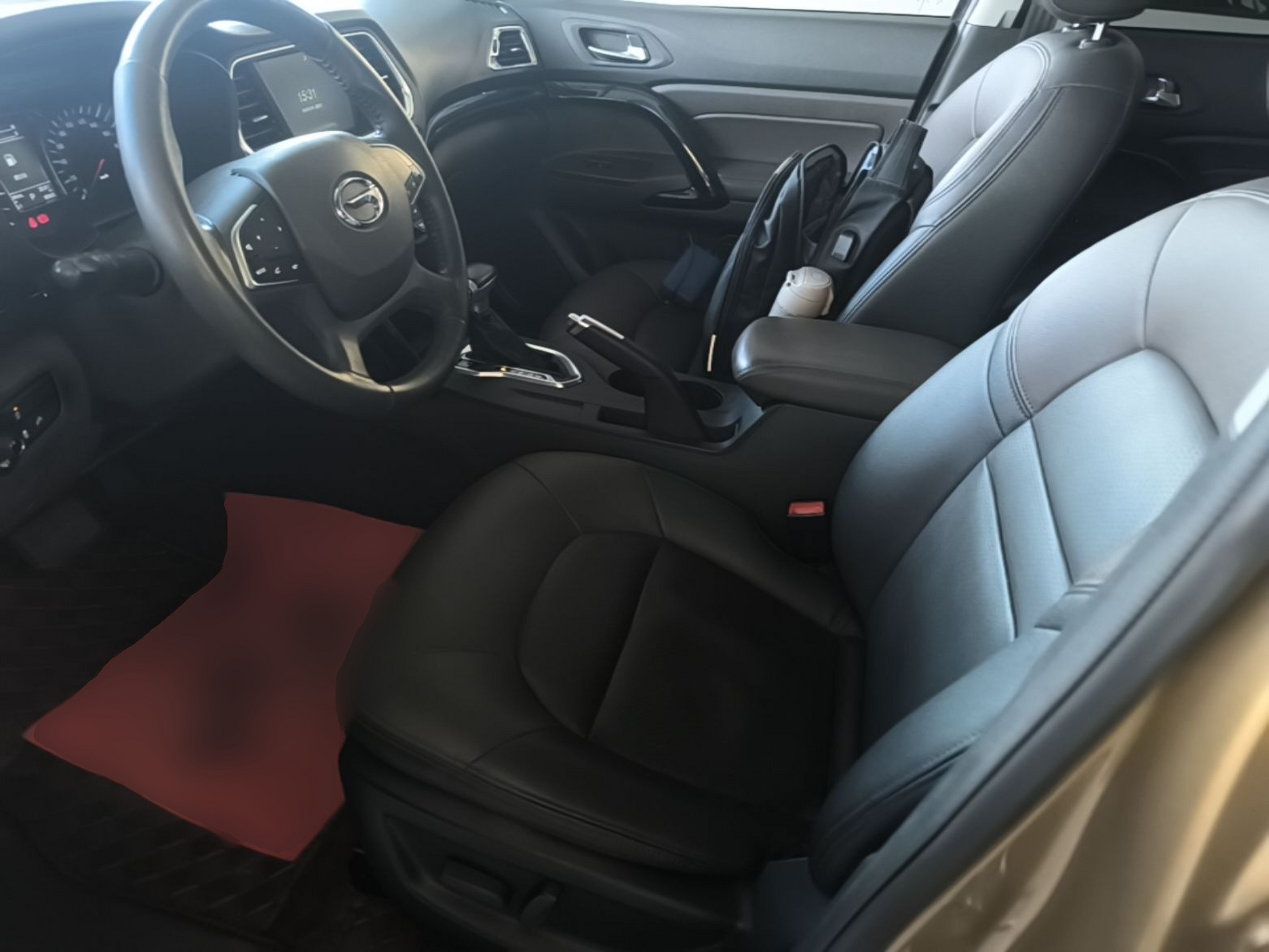 Переднее сиденье в автомобиле