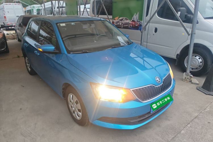 Used Skoda Fabia 2015 1.4L Automatic Front-Drive Model Front Right 45 Deg