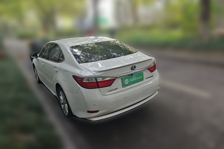 Used Lexus ES 2014 300h Elite Edition
