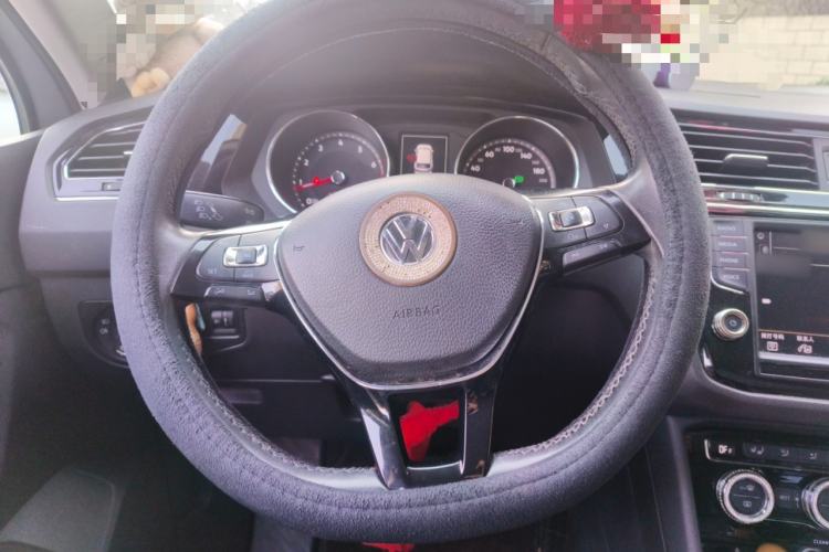 Used Volkswagen Tiguan L 2017 330TSI Automatic Two-Wheel Drive Luxury Edition Steering Wheel