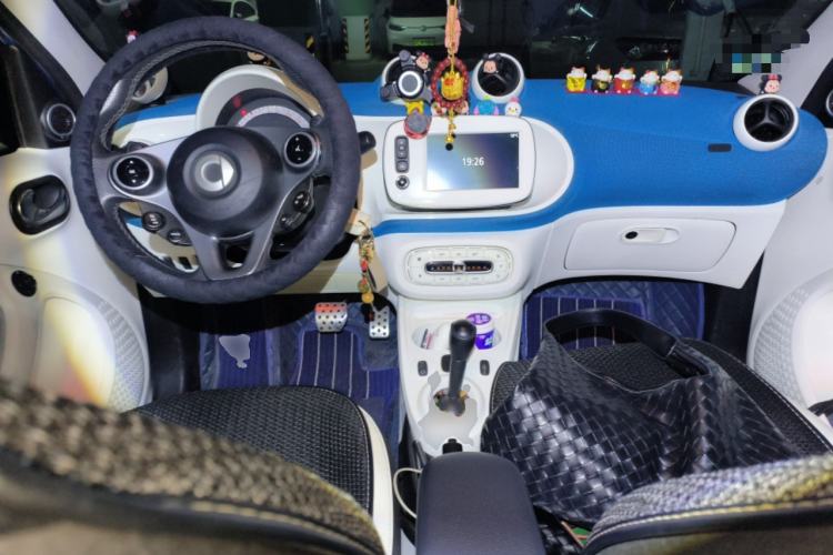 Used smart forfour 2016 0.9T 66 kW Ultimate Edition Center Console