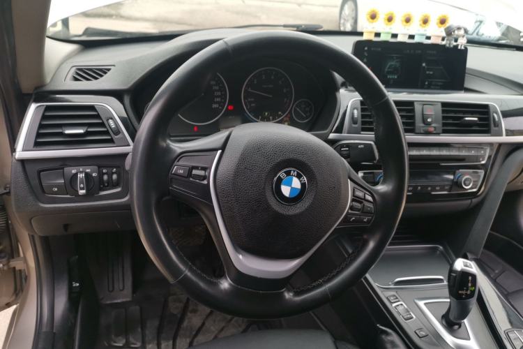 Used BMW 3 Series 2019 320Li Fashion Model Steering Wheel