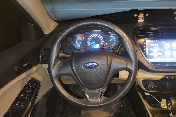Used Ford Escort 2015 1.5L Automatic Comfort Edition Steering Wheel