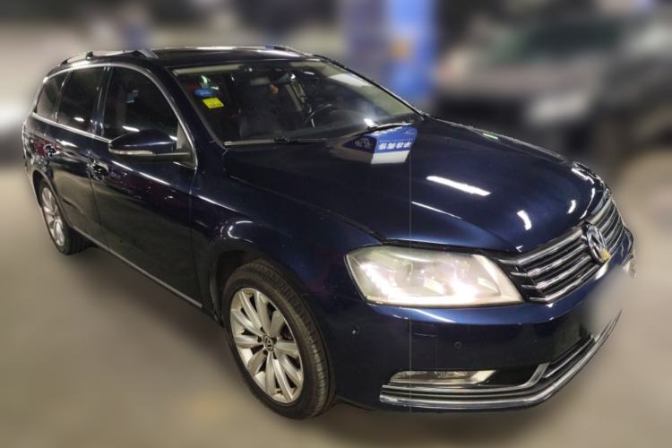 Used Volkswagen Magotan 2012 Travel Edition 2.0 TSI Luxury Version Front Right 45 Deg