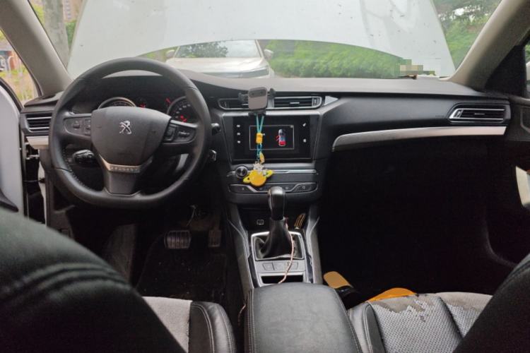 Used Peugeot 408 2014 1.8L Automatic Luxury Edition Center Console