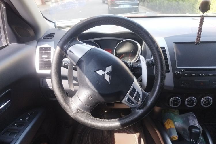 Used Mitsubishi Outlander 2010 Kijang 2.0 Sport Edition Steering Wheel