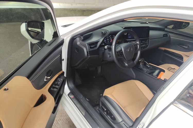 Used Lexus ES 2023 260 Excellence Edition Driver Seat